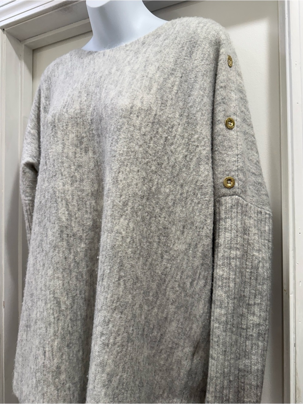 Lilly Pulitzer Arna Gray Sweater Size Medium - Picture 3 of 12